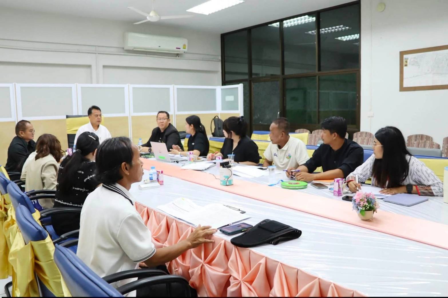 title - รองเลขาธิการสำนักงานการปฏิรูปที่ดินเพื่อเกษตรกรรม (ส.ป.ก.) เป็นประธานในการประชุมหารือแผนการดำเนินการจัดงาน “สืบสานพระราชปณิธาน สร้างงานเกษตรกรรม เลิศล้ำงานหัตถศิลป์ ท่องเที่ยวถิ่นวิถีไทย” ประจำปี พ.ศ. 2569 ครั้งที่ 1/2569 ณ ห้องประชุมรับรอง ศูนย์ส่งเสริมและพัฒนาอาชีพเสริมนอกภาคการเกษตร